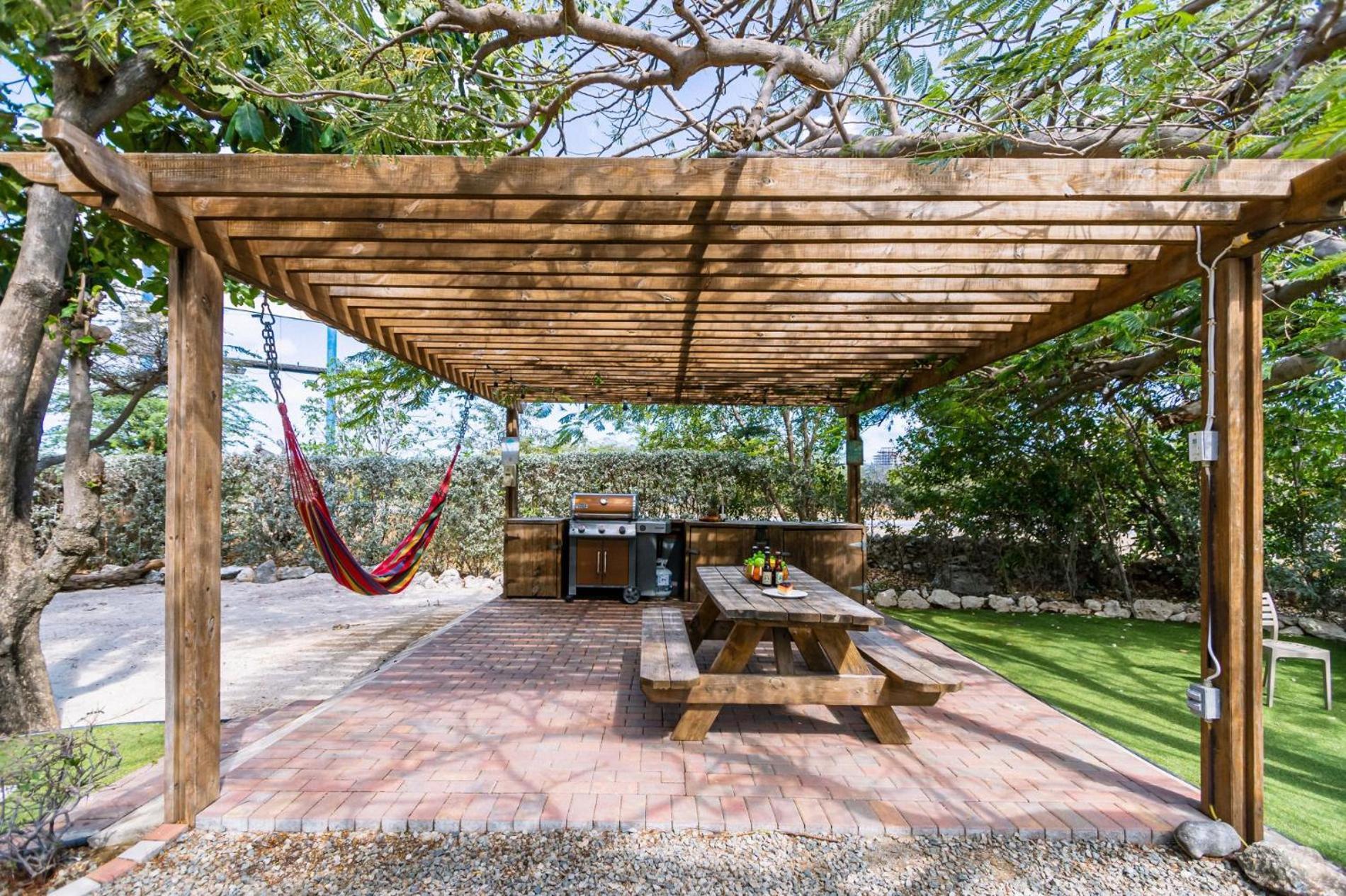 Koyari Modern Condos 9Br 7Ba Sleeps 26 W/ Pool And Roof Deck Palm Beach Exterior foto